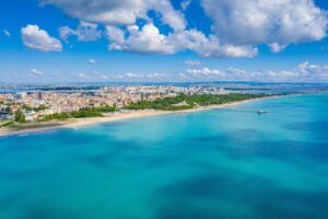 aerial view of the main beach of the bulgarian town bourgas shutterstock 2138928659 Nieruchomości Bułgaria Okiem Tubylca